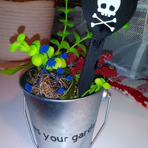 "How does your garden kill" tin bucket with plant marker